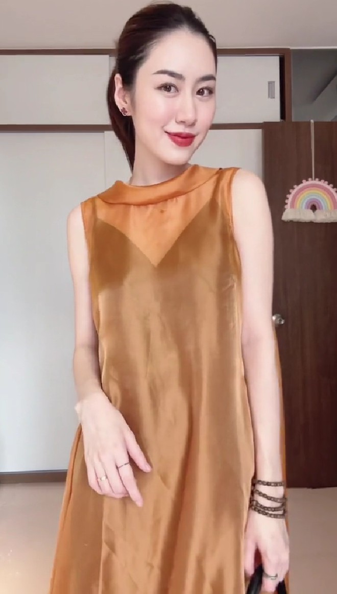Nữ blogger Việt có những set đồ "được lòng" chị em công sở: Nữ tính, tôn dáng mà không nhàm chán chút nào!- Ảnh 3. Nữ blogger Việt có những set đồ "được lòng" chị em công sở: Nữ tính, tôn dáng mà không nhàm chán chút nào!- Ảnh 3.