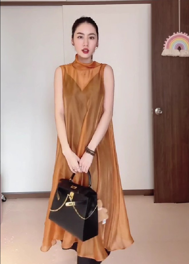 Nữ blogger Việt có những set đồ "được lòng" chị em công sở: Nữ tính, tôn dáng mà không nhàm chán chút nào!- Ảnh 2. Nữ blogger Việt có những set đồ "được lòng" chị em công sở: Nữ tính, tôn dáng mà không nhàm chán chút nào!- Ảnh 2.
