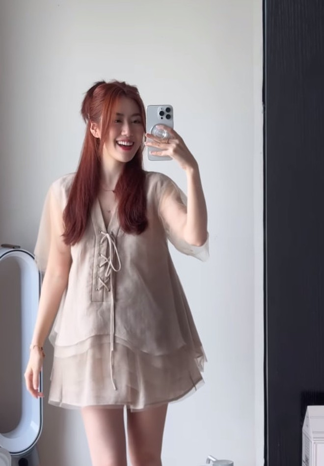 Nữ blogger Việt có những set đồ "được lòng" chị em công sở: Nữ tính, tôn dáng mà không nhàm chán chút nào!- Ảnh 6. Nữ blogger Việt có những set đồ "được lòng" chị em công sở: Nữ tính, tôn dáng mà không nhàm chán chút nào!- Ảnh 6.