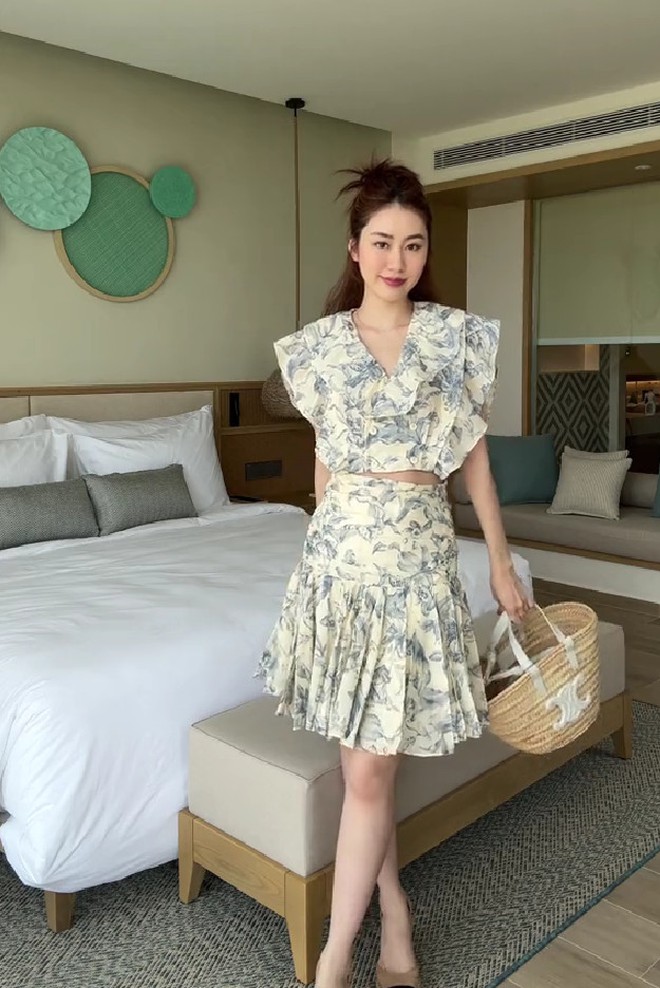 Nữ blogger Việt có những set đồ "được lòng" chị em công sở: Nữ tính, tôn dáng mà không nhàm chán chút nào!- Ảnh 14. Nữ blogger Việt có những set đồ "được lòng" chị em công sở: Nữ tính, tôn dáng mà không nhàm chán chút nào!- Ảnh 14.