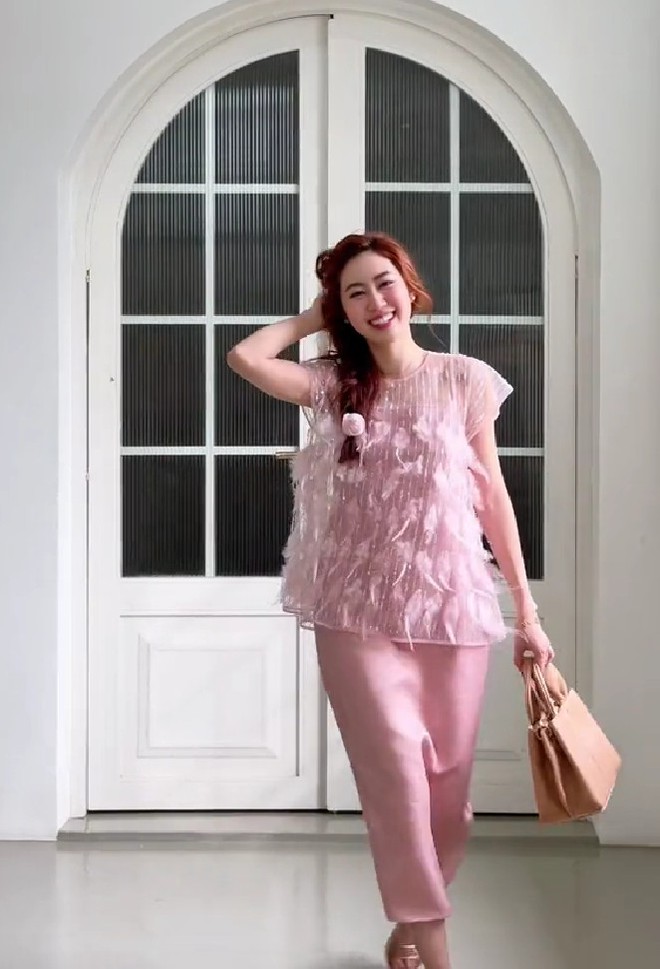 Nữ blogger Việt có những set đồ "được lòng" chị em công sở: Nữ tính, tôn dáng mà không nhàm chán chút nào!- Ảnh 19. Nữ blogger Việt có những set đồ "được lòng" chị em công sở: Nữ tính, tôn dáng mà không nhàm chán chút nào!- Ảnh 19.