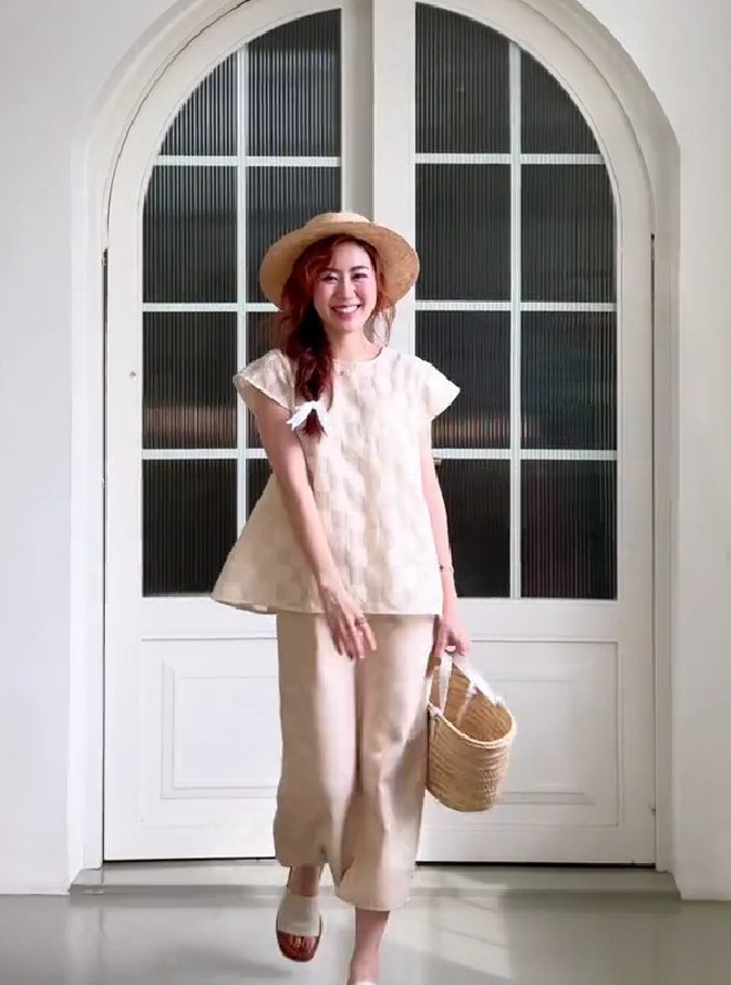 Nữ blogger Việt có những set đồ "được lòng" chị em công sở: Nữ tính, tôn dáng mà không nhàm chán chút nào!- Ảnh 20. Nữ blogger Việt có những set đồ "được lòng" chị em công sở: Nữ tính, tôn dáng mà không nhàm chán chút nào!- Ảnh 20.