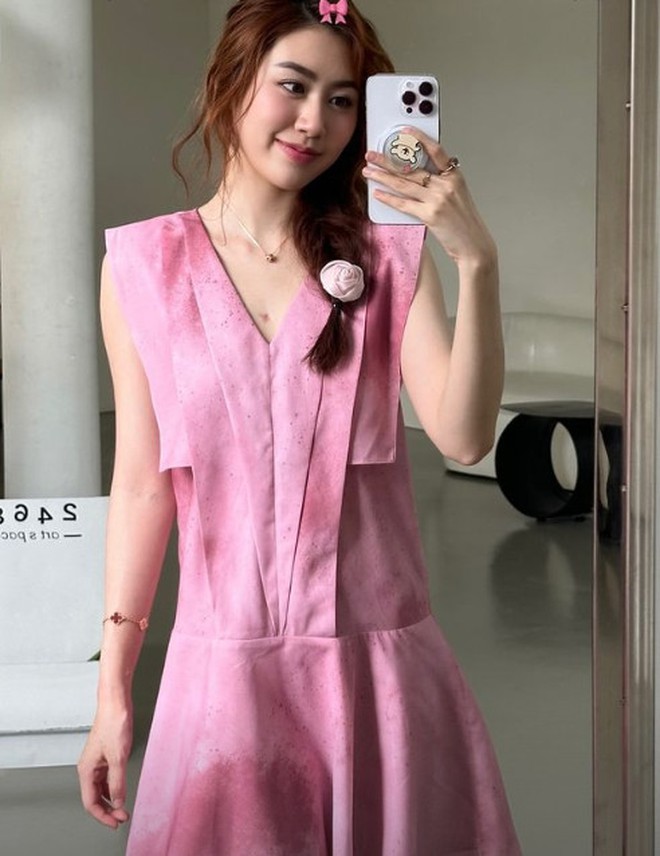 Nữ blogger Việt có những set đồ "được lòng" chị em công sở: Nữ tính, tôn dáng mà không nhàm chán chút nào!- Ảnh 23. Nữ blogger Việt có những set đồ "được lòng" chị em công sở: Nữ tính, tôn dáng mà không nhàm chán chút nào!- Ảnh 23.