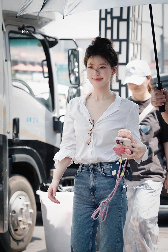 Triệu Lộ Tư tự làm 1 điều đáng nể trong phim mới- Ảnh 5. Triệu Lộ Tư tự làm 1 điều đáng nể trong phim mới- Ảnh 5.