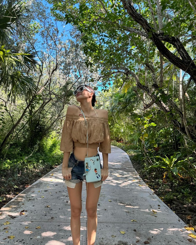 Từ chuyện Karina bị mắng vô cớ: Thời nào rồi mà còn coi áo hở vai là hở hang quá đà?- Ảnh 10.