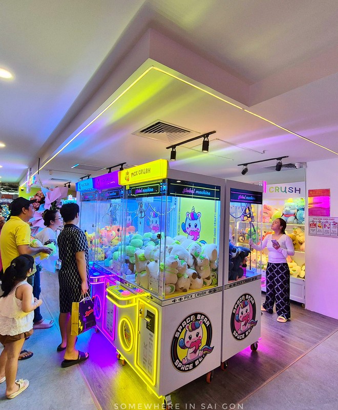 Trung tâm thương mại huyền thoại tại quận 10 chính thức "thay da đổi thịt", giới trẻ thi nhau lật lại quá khứ- Ảnh 12. Trung tâm thương mại huyền thoại tại quận 10 chính thức "thay da đổi thịt", giới trẻ thi nhau lật lại quá khứ- Ảnh 12.