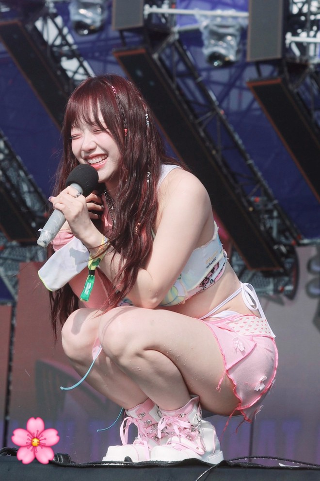 Nữ idol viral rần rần tại Waterbomb 2024: Body bốc lửa nhưng outfit gây tranh cãi- Ảnh 6.