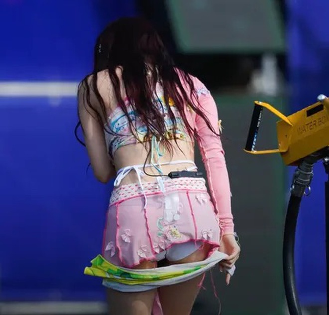 Nữ idol viral rần rần tại Waterbomb 2024: Body bốc lửa nhưng outfit gây tranh cãi- Ảnh 5.