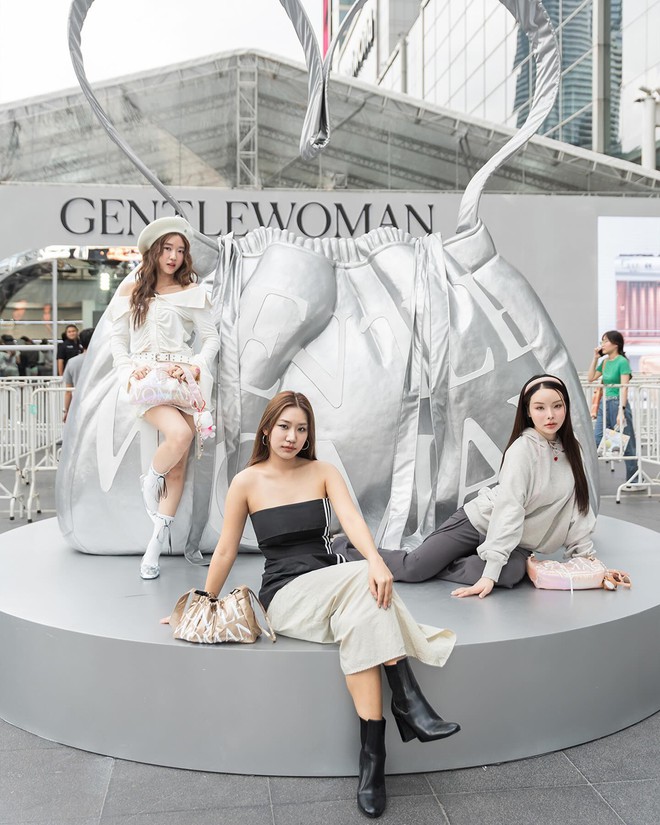 Local brand hot top đầu Thái Lan hiện nay: Sở hữu những mẫu túi mà bạn đã từng bắt gặp ở đâu đó- Ảnh 32. Local brand hot top đầu Thái Lan hiện nay: Sở hữu những mẫu túi mà bạn đã từng bắt gặp ở đâu đó- Ảnh 32.