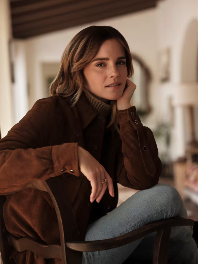Emma Watson gặp sự cố trang phục nhớ đời với váy xẻ sâu tới rốn - Ảnh 11. Emma Watson gặp sự cố trang phục nhớ đời với váy xẻ sâu tới rốn - Ảnh 11.