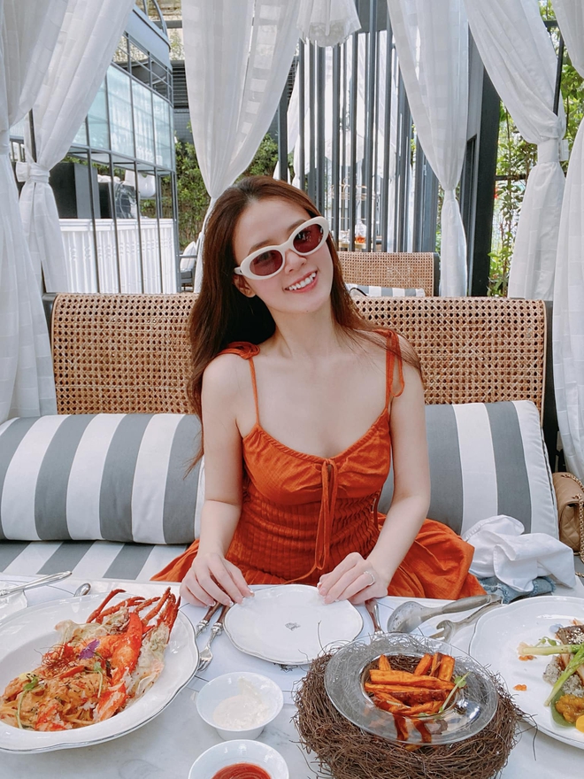 Midu quay lén chồng trong lúc đi chơi, thiếu gia Minh Đạt lộ một động tác như trong phim- Ảnh 3. Midu quay lén chồng trong lúc đi chơi, thiếu gia Minh Đạt lộ một động tác như trong phim- Ảnh 3.
