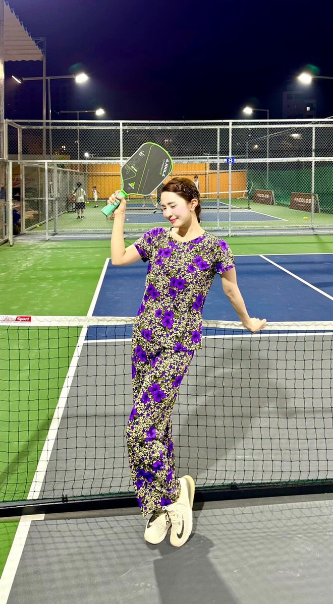 Mỹ nhân Việt chơi pickleball đâu chỉ chú tâm quần áo, tới vợt cũng rất chịu chi- Ảnh 6. Mỹ nhân Việt chơi pickleball đâu chỉ chú tâm quần áo, tới vợt cũng rất chịu chi- Ảnh 6.