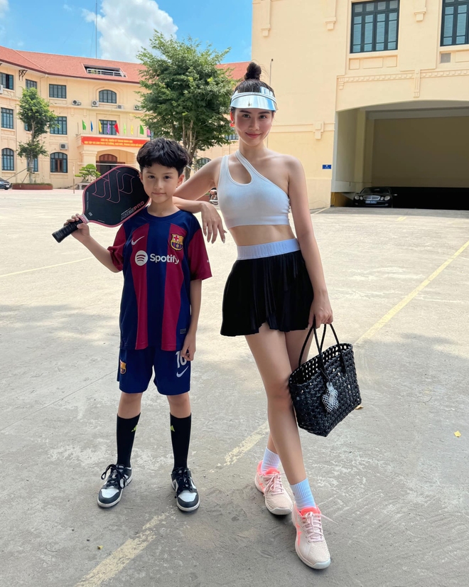 Mỹ nhân Việt chơi pickleball đâu chỉ chú tâm quần áo, tới vợt cũng rất chịu chi- Ảnh 1. Mỹ nhân Việt chơi pickleball đâu chỉ chú tâm quần áo, tới vợt cũng rất chịu chi- Ảnh 1.