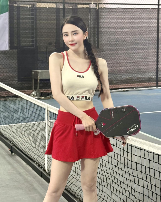 Mỹ nhân Việt chơi pickleball đâu chỉ chú tâm quần áo, tới vợt cũng rất chịu chi- Ảnh 7. Mỹ nhân Việt chơi pickleball đâu chỉ chú tâm quần áo, tới vợt cũng rất chịu chi- Ảnh 7.