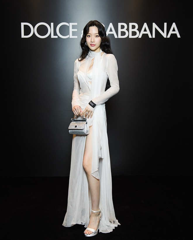 9,7 triệu người ngả mũ trước visual 17 năm không đổi của Moon Ga Young- Ảnh 7. 9,7 triệu người ngả mũ trước visual 17 năm không đổi của Moon Ga Young- Ảnh 7.