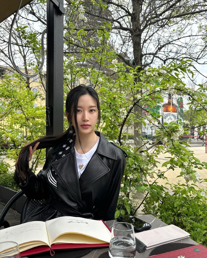 9,7 triệu người ngả mũ trước visual 17 năm không đổi của Moon Ga Young- Ảnh 16. 9,7 triệu người ngả mũ trước visual 17 năm không đổi của Moon Ga Young- Ảnh 16.