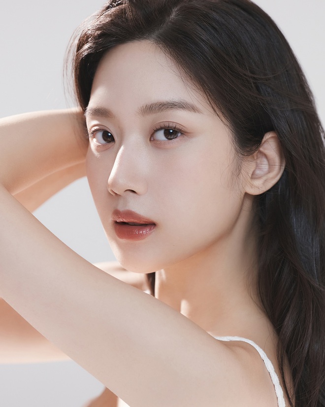 9,7 triệu người ngả mũ trước visual 17 năm không đổi của Moon Ga Young- Ảnh 6. 9,7 triệu người ngả mũ trước visual 17 năm không đổi của Moon Ga Young- Ảnh 6.