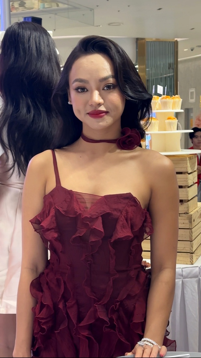 Mai Ngô: "Tôi không hề hỗn, mỏ tôi rất hiền!"- Ảnh 1. Mai Ngô: "Tôi không hề hỗn, mỏ tôi rất hiền!"- Ảnh 1.