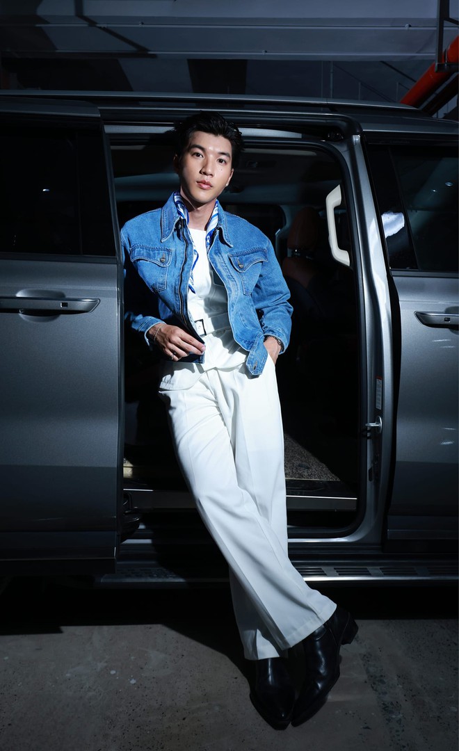 Ai đó nên đưa HIEUTHUHAI hướng dẫn sử dụng vẻ đẹp trai chứ style ăn mặc khiến fan lo lắm!- Ảnh 13. Ai đó nên đưa HIEUTHUHAI hướng dẫn sử dụng vẻ đẹp trai chứ style ăn mặc khiến fan lo lắm!- Ảnh 13.