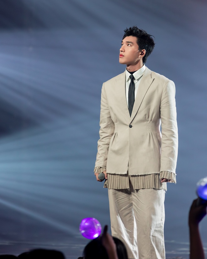 Ai đó nên đưa HIEUTHUHAI hướng dẫn sử dụng vẻ đẹp trai chứ style ăn mặc khiến fan lo lắm!- Ảnh 9. Ai đó nên đưa HIEUTHUHAI hướng dẫn sử dụng vẻ đẹp trai chứ style ăn mặc khiến fan lo lắm!- Ảnh 9.