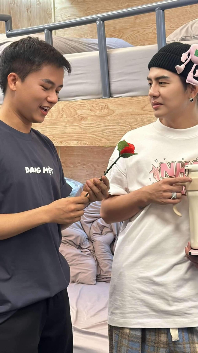 2 Anh Trai bị 2 Anh Trai bị