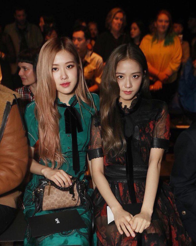 6 năm trước Jisoo, Rosé từng debut ngọt lịm tại fashion week nhưng bị 1 mỹ nhân "át vía"- Ảnh 10. 6 năm trước Jisoo, Rosé từng debut ngọt lịm tại fashion week nhưng bị 1 mỹ nhân "át vía"- Ảnh 10.
