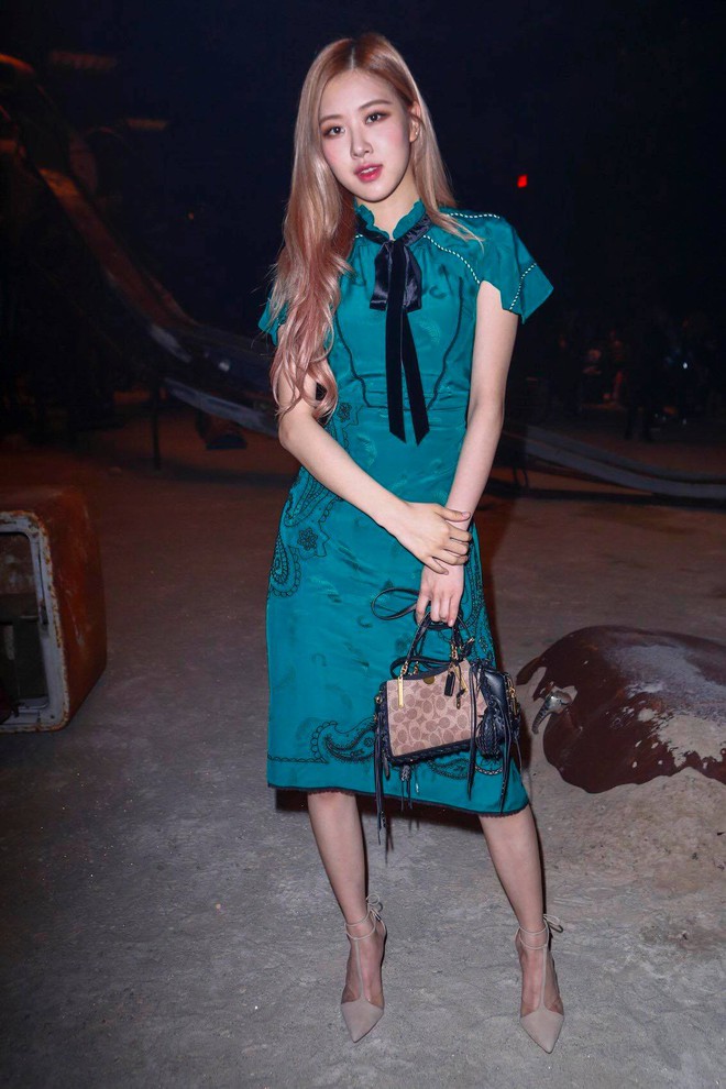 6 năm trước Jisoo, Rosé từng debut ngọt lịm tại fashion week nhưng bị 1 mỹ nhân "át vía"- Ảnh 13. 6 năm trước Jisoo, Rosé từng debut ngọt lịm tại fashion week nhưng bị 1 mỹ nhân "át vía"- Ảnh 13.