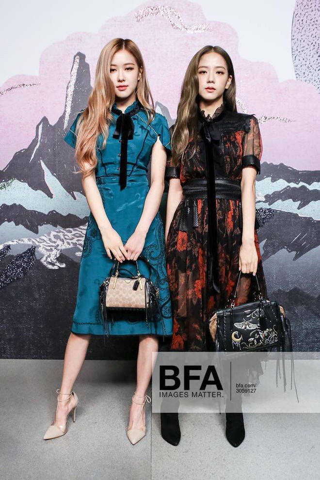 6 năm trước Jisoo, Rosé từng debut ngọt lịm tại fashion week nhưng bị 1 mỹ nhân "át vía"- Ảnh 9. 6 năm trước Jisoo, Rosé từng debut ngọt lịm tại fashion week nhưng bị 1 mỹ nhân "át vía"- Ảnh 9.