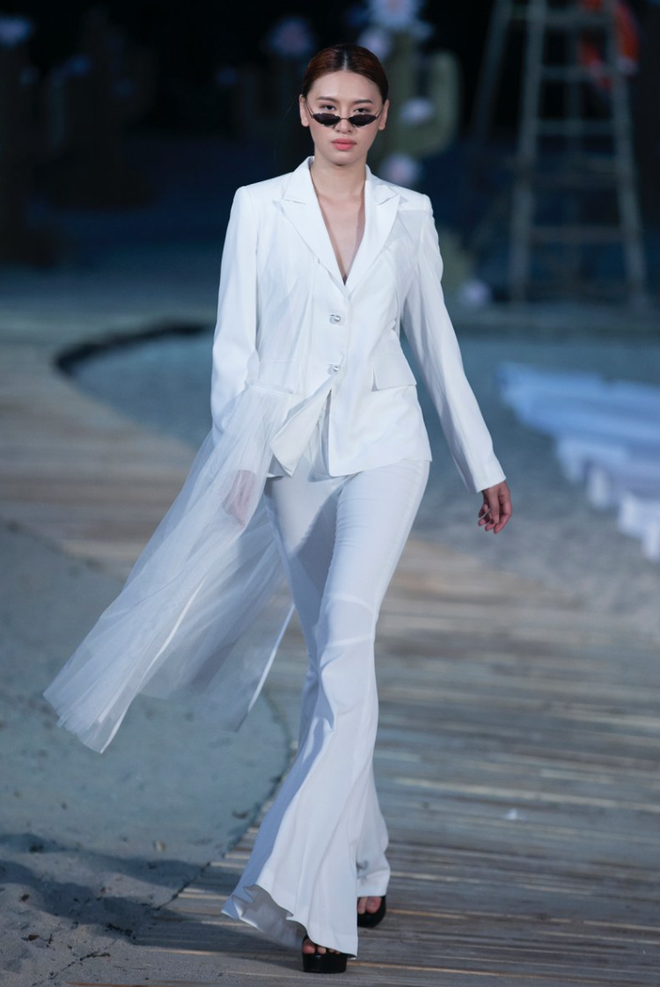 Hiếm lắm mới có ca sĩ Việt diễn tại Seoul Fashion Week: Thần thái cực slay dù lần đầu catwalk- Ảnh 14. Hiếm lắm mới có ca sĩ Việt diễn tại Seoul Fashion Week: Thần thái cực slay dù lần đầu catwalk- Ảnh 14.