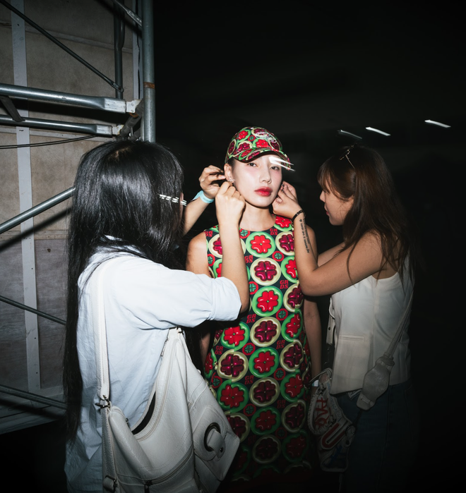 Hiếm lắm mới có ca sĩ Việt diễn tại Seoul Fashion Week: Thần thái cực slay dù lần đầu catwalk- Ảnh 5. Hiếm lắm mới có ca sĩ Việt diễn tại Seoul Fashion Week: Thần thái cực slay dù lần đầu catwalk- Ảnh 5.