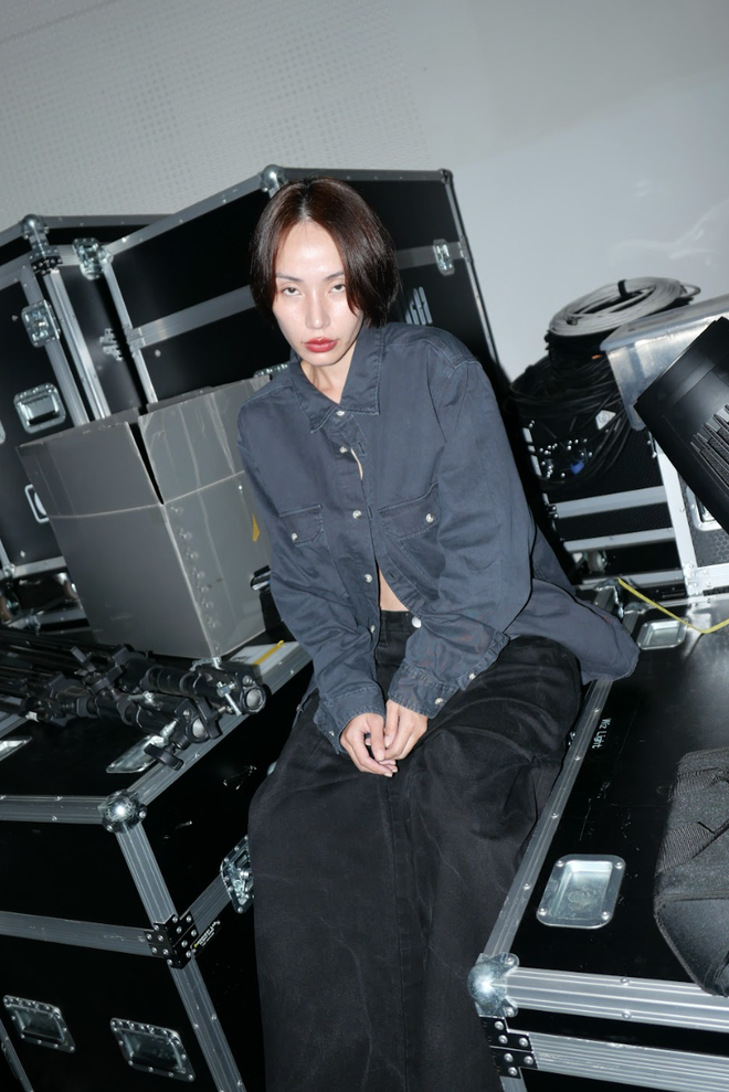 Hiếm lắm mới có ca sĩ Việt diễn tại Seoul Fashion Week: Thần thái cực slay dù lần đầu catwalk- Ảnh 4. Hiếm lắm mới có ca sĩ Việt diễn tại Seoul Fashion Week: Thần thái cực slay dù lần đầu catwalk- Ảnh 4.