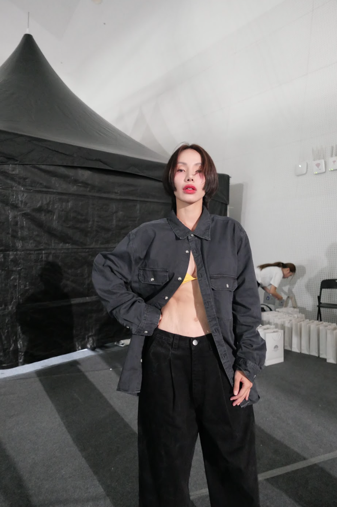 Hiếm lắm mới có ca sĩ Việt diễn tại Seoul Fashion Week: Thần thái cực slay dù lần đầu catwalk- Ảnh 3. Hiếm lắm mới có ca sĩ Việt diễn tại Seoul Fashion Week: Thần thái cực slay dù lần đầu catwalk- Ảnh 3.