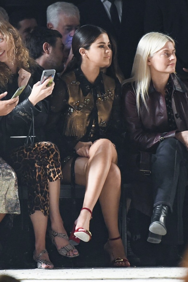 6 năm trước Jisoo, Rosé từng debut ngọt lịm tại fashion week nhưng bị 1 mỹ nhân "át vía"- Ảnh 7. 6 năm trước Jisoo, Rosé từng debut ngọt lịm tại fashion week nhưng bị 1 mỹ nhân "át vía"- Ảnh 7.