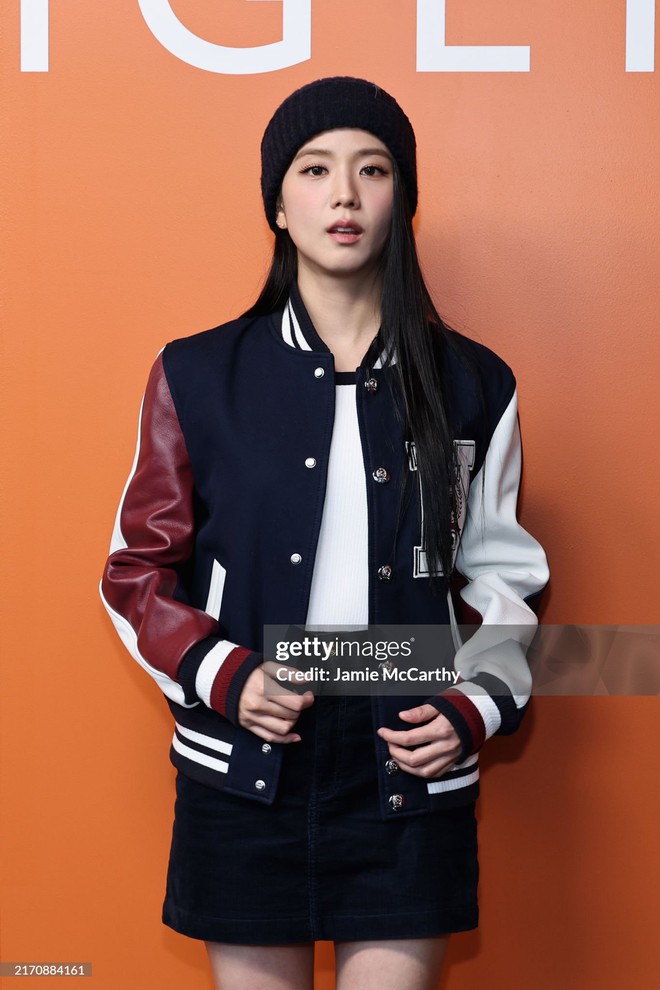 Jisoo và Thuỳ Tiên cùng tới NYFW, chị cả BLACKPINK hack tuổi ngoạn mục so với 6 năm trước- Ảnh 4. Jisoo và Thuỳ Tiên cùng tới NYFW, chị cả BLACKPINK hack tuổi ngoạn mục so với 6 năm trước- Ảnh 4.
