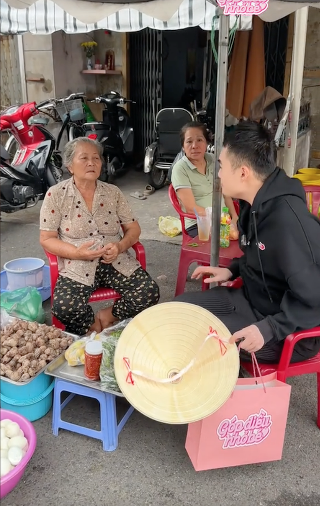 2 TikToker "giải cứu hàng quán" hot nhất TP.HCM bất ngờ chung khung hình tại WeChoice Awards 2024- Ảnh 8. 2 TikToker "giải cứu hàng quán" hot nhất TP.HCM bất ngờ chung khung hình tại WeChoice Awards 2024- Ảnh 8.