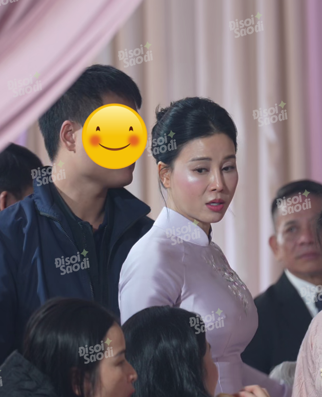 Soi ảnh cận nhan sắc của mẹ Phương Nhi, hóa ra Á hậu được thừa hưởng visual "đỉnh nóc" từ đây!- Ảnh 1.