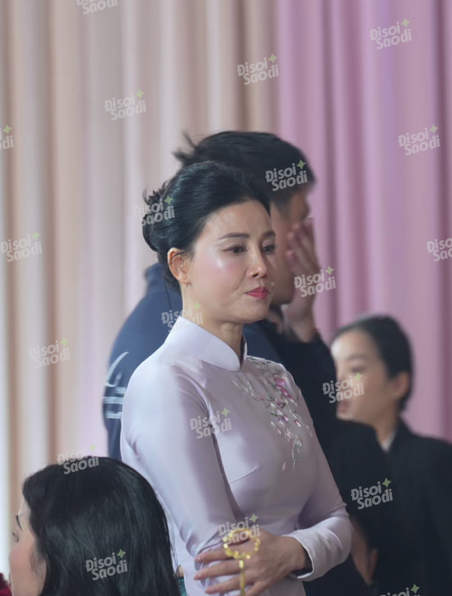 Soi ảnh cận nhan sắc của mẹ Phương Nhi, hóa ra Á hậu được thừa hưởng visual "đỉnh nóc" từ đây!- Ảnh 2.