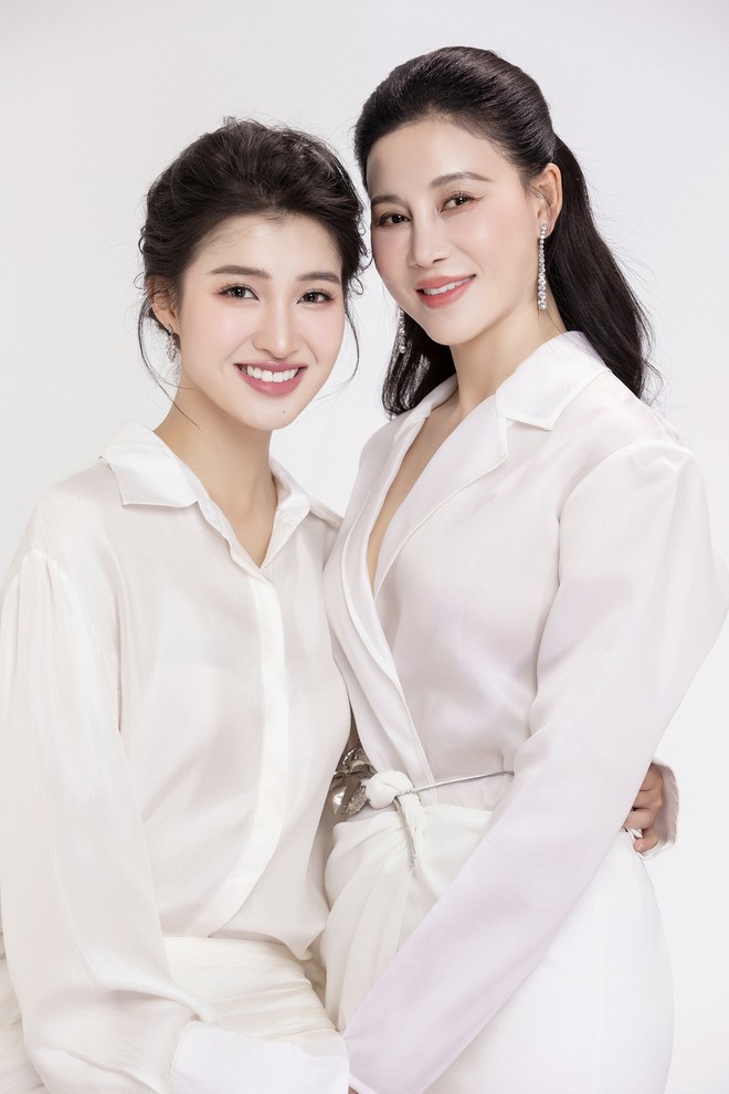 Soi ảnh cận nhan sắc của mẹ Phương Nhi, hóa ra Á hậu được thừa hưởng visual "đỉnh nóc" từ đây!- Ảnh 3.