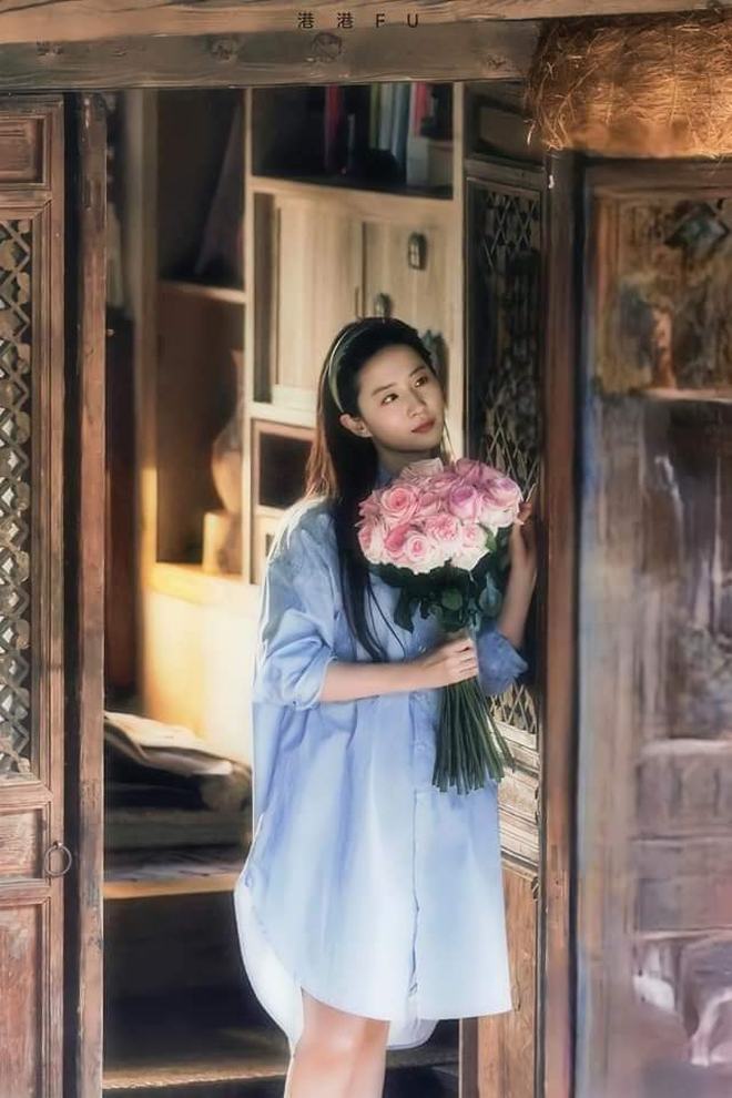 Dâu hào môn Phương Nhi được truyền thông Trung Quốc khen nhan sắc không hề kém cạnh Lưu Diệc Phi- Ảnh 3.