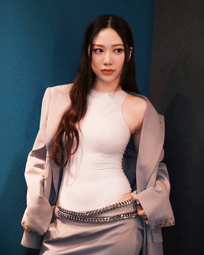Ái nữ "ngậm thìa vàng" của tài tử Diệp Vấn: 21 tuổi cao 1m8, sắc vóc sexy không cưỡng nổi- Ảnh 4.