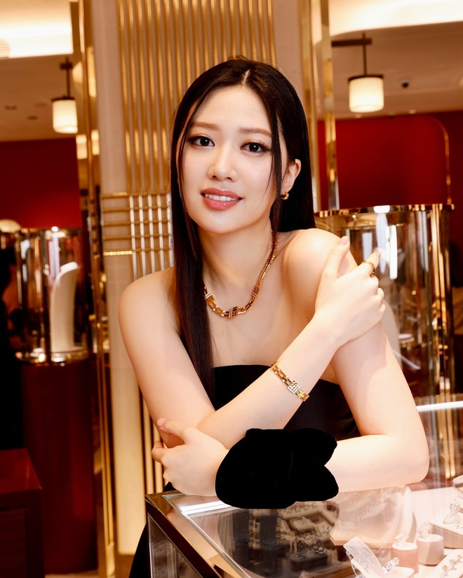 Ái nữ "ngậm thìa vàng" của tài tử Diệp Vấn: 21 tuổi cao 1m8, sắc vóc sexy không cưỡng nổi- Ảnh 10.