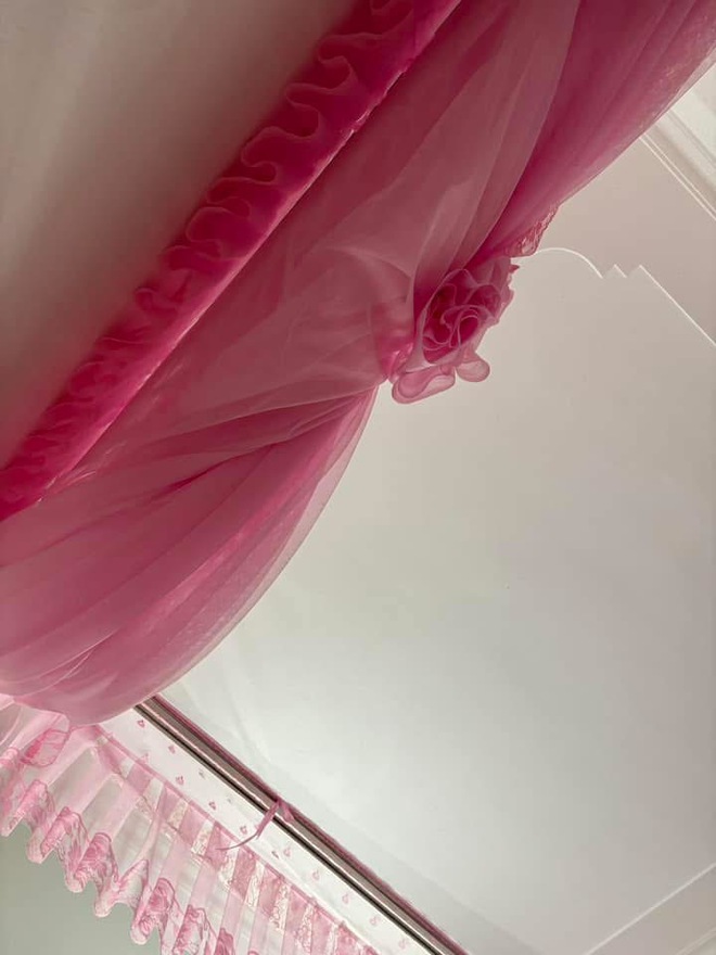 Bức ảnh chụp căn phòng ngủ: Nhìn qua thì bình thường, nhìn kỹ mới "khóc thét"- Ảnh 5.