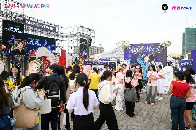 Nhìn lại 2 ngày khó quên tại WeYoung Fair: Thương hiệu chuẩn gu đổ bộ, nghệ sĩ bất ngờ xuất hiện khiến fandom bùng nổ- Ảnh 5. Nhìn lại 2 ngày khó quên tại WeYoung Fair: Thương hiệu chuẩn gu đổ bộ, nghệ sĩ bất ngờ xuất hiện khiến fandom bùng nổ- Ảnh 5.