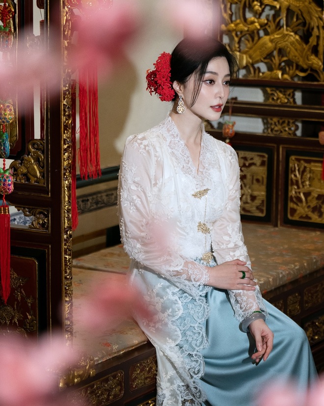 Nữ đại gia kiếm hàng chục tỷ trong 4 phút livestream khoe ảnh selfie với bộ vòng nhẫn đắt ngang penthouse- Ảnh 8. Nữ đại gia kiếm hàng chục tỷ trong 4 phút livestream khoe ảnh selfie với bộ vòng nhẫn đắt ngang penthouse- Ảnh 8.