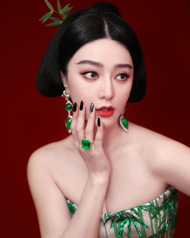 Nữ đại gia kiếm hàng chục tỷ trong 4 phút livestream khoe ảnh selfie với bộ vòng nhẫn đắt ngang penthouse- Ảnh 11. Nữ đại gia kiếm hàng chục tỷ trong 4 phút livestream khoe ảnh selfie với bộ vòng nhẫn đắt ngang penthouse- Ảnh 11.