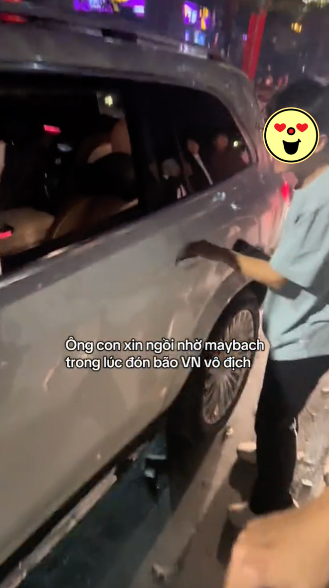 Đang đi bão, thanh niên Hà Nội xin quá giang luôn xe Maybach rồi nhận về cái kết không ai nghĩ đến- Ảnh 3. Đang đi bão, thanh niên Hà Nội xin quá giang luôn xe Maybach rồi nhận về cái kết không ai nghĩ đến- Ảnh 3.