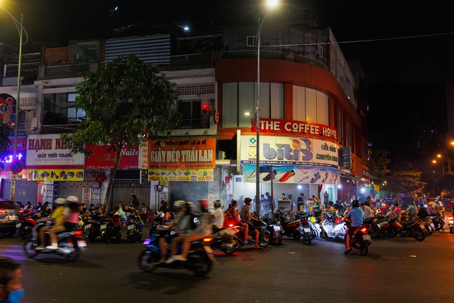 Trấn Thành ra phường Bình Tây ăn "cơm tấm âm phủ" rồi nói đúng 1 câu!- Ảnh 4.