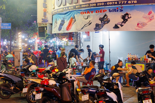 Trấn Thành ra phường Bình Tây ăn "cơm tấm âm phủ" rồi nói đúng 1 câu!- Ảnh 11.