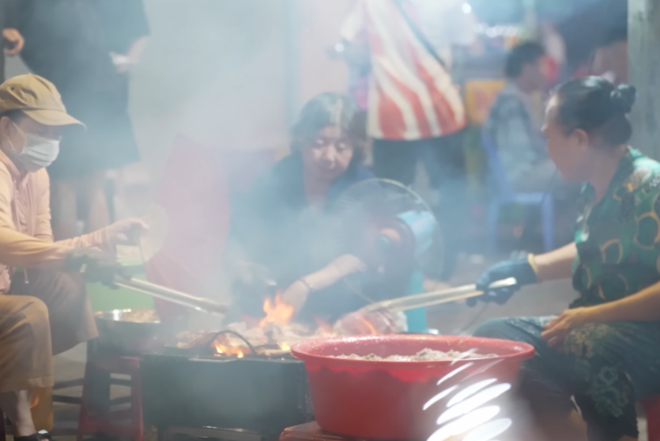 Trấn Thành ra phường Bình Tây ăn "cơm tấm âm phủ" rồi nói đúng 1 câu!- Ảnh 3.