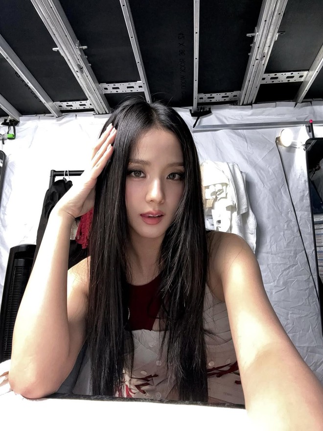 Jisoo lộ mặt nhăn nheo lão hóa, mỹ nhân đẹp nhất BLACKPINK làm sao thế này?- Ảnh 3.